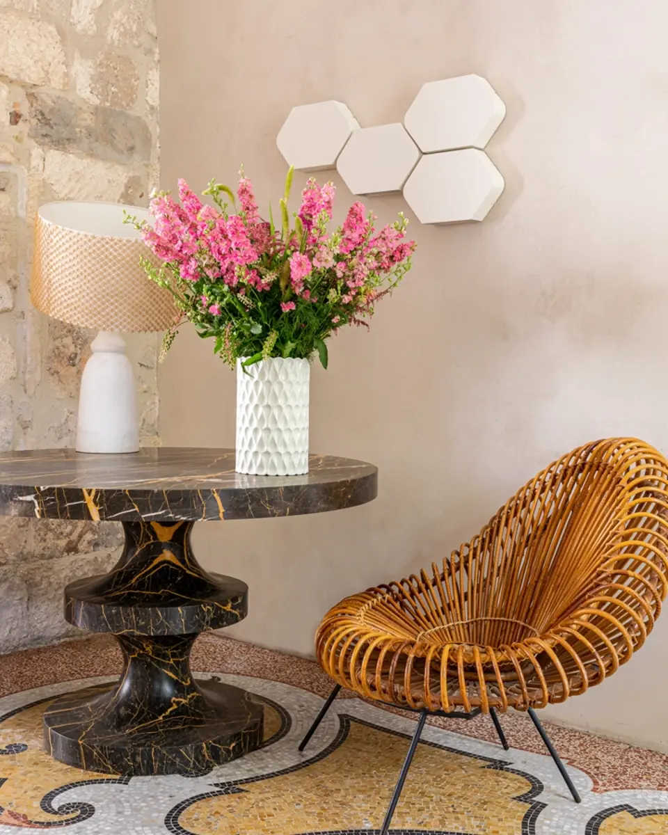 Seat and marble table in the lounge of the hotel Le Cloître in Arles