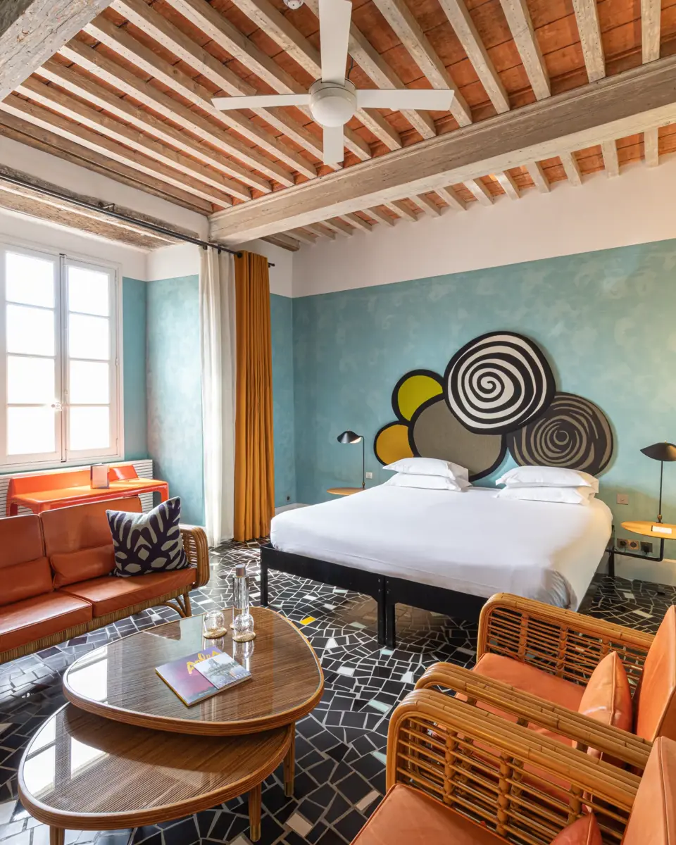 Room at hotel Le Cloître in Arles